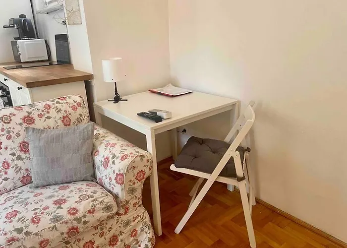 Knezits Spacious Ac Terrace Free Parking